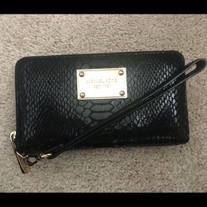 Michael Kors Wallet Style Wristlet